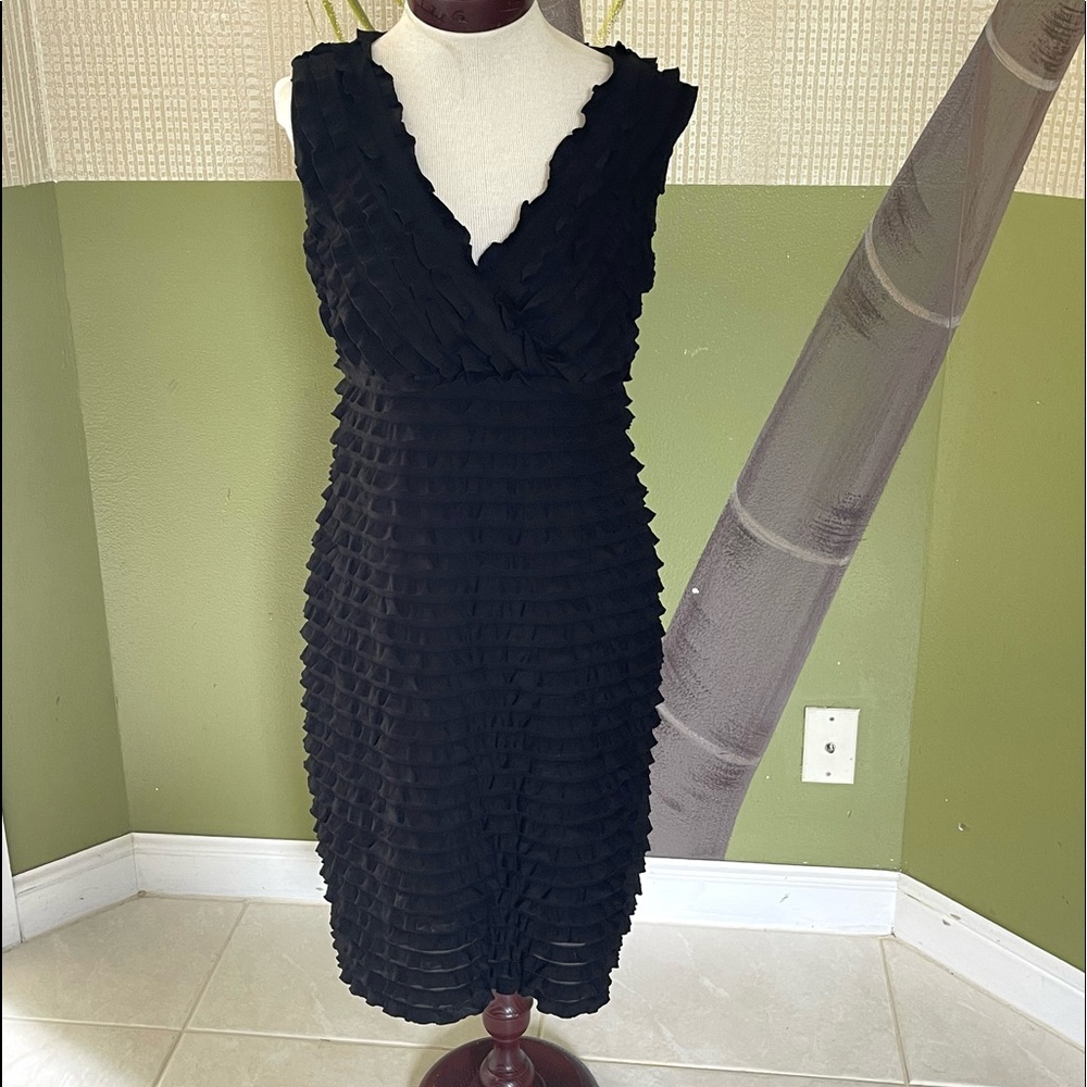 Ronni Nicole Sleeveless Ruffled cocktail party  Black Dress Size 8